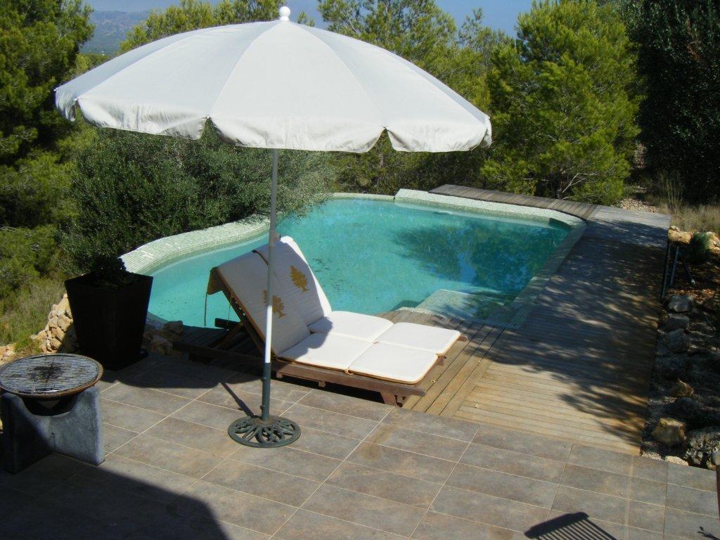  pool with infinity corner